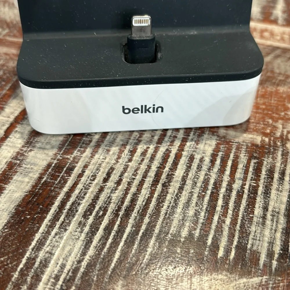 Belkin Chargonh dock for iPhone and Apple Watch